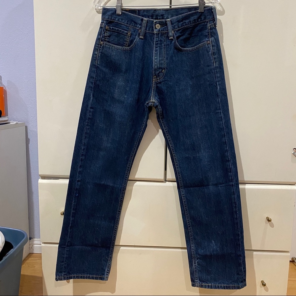 Dark blue men’s Levi jeans 505